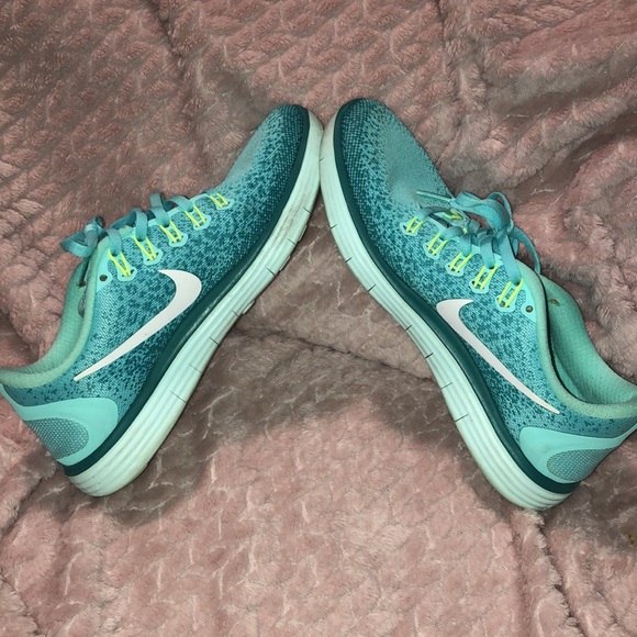 Nike - Picture 4 of 5